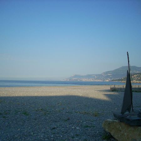 Appartamento Al Mare Di Ventimiglia Luaran gambar