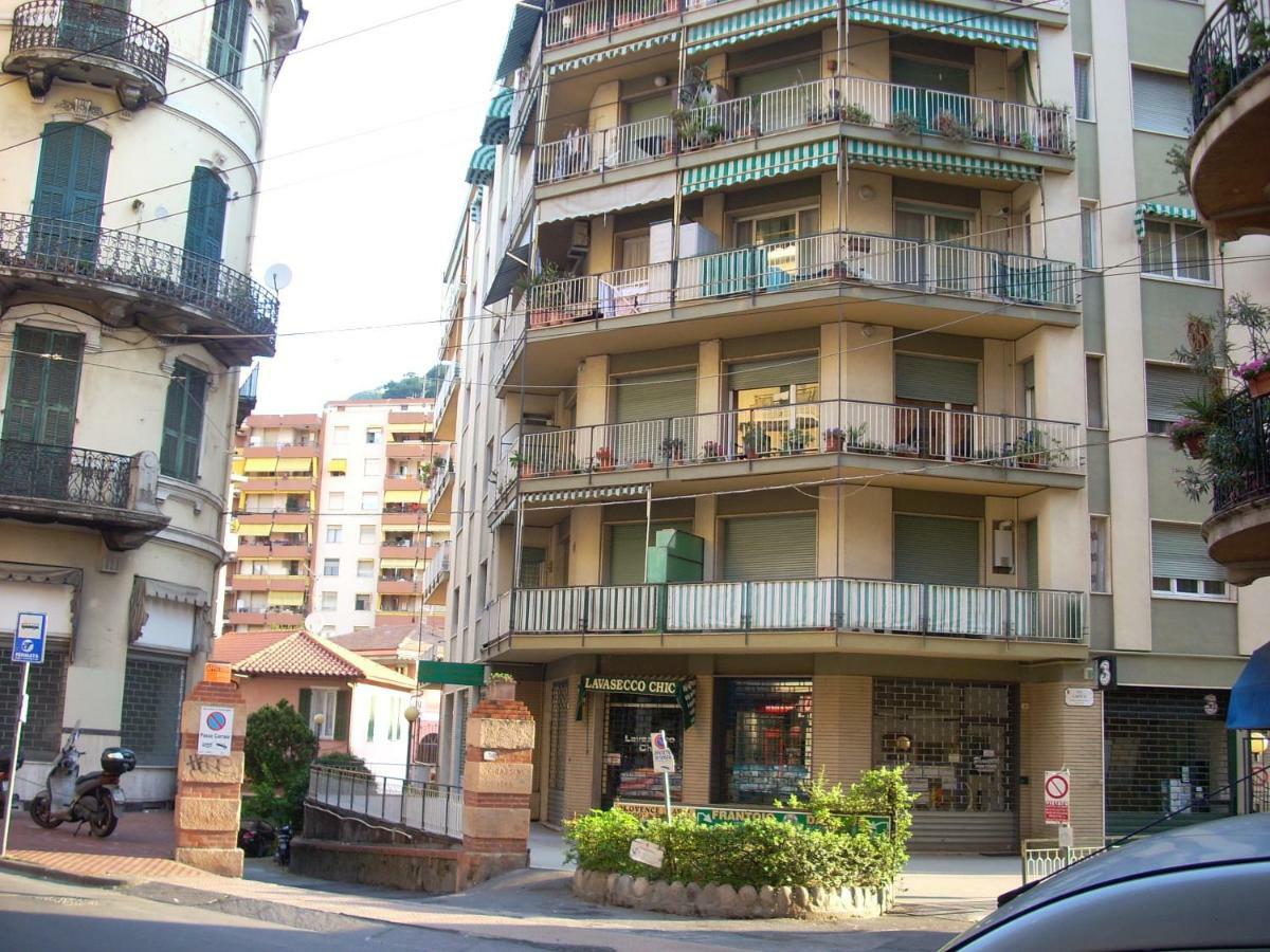 Appartamento Al Mare Di Ventimiglia Luaran gambar