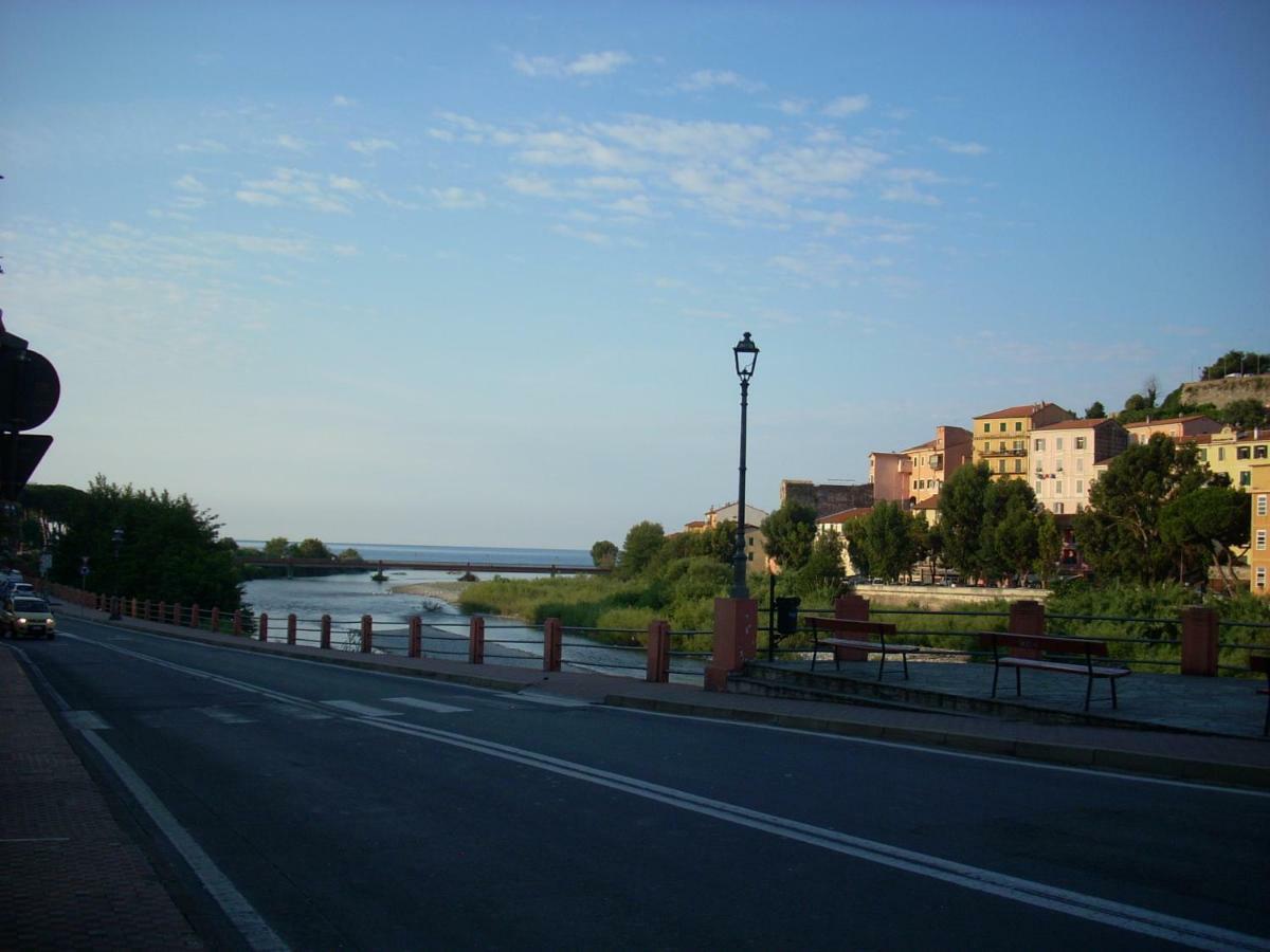 Appartamento Al Mare Di Ventimiglia Luaran gambar