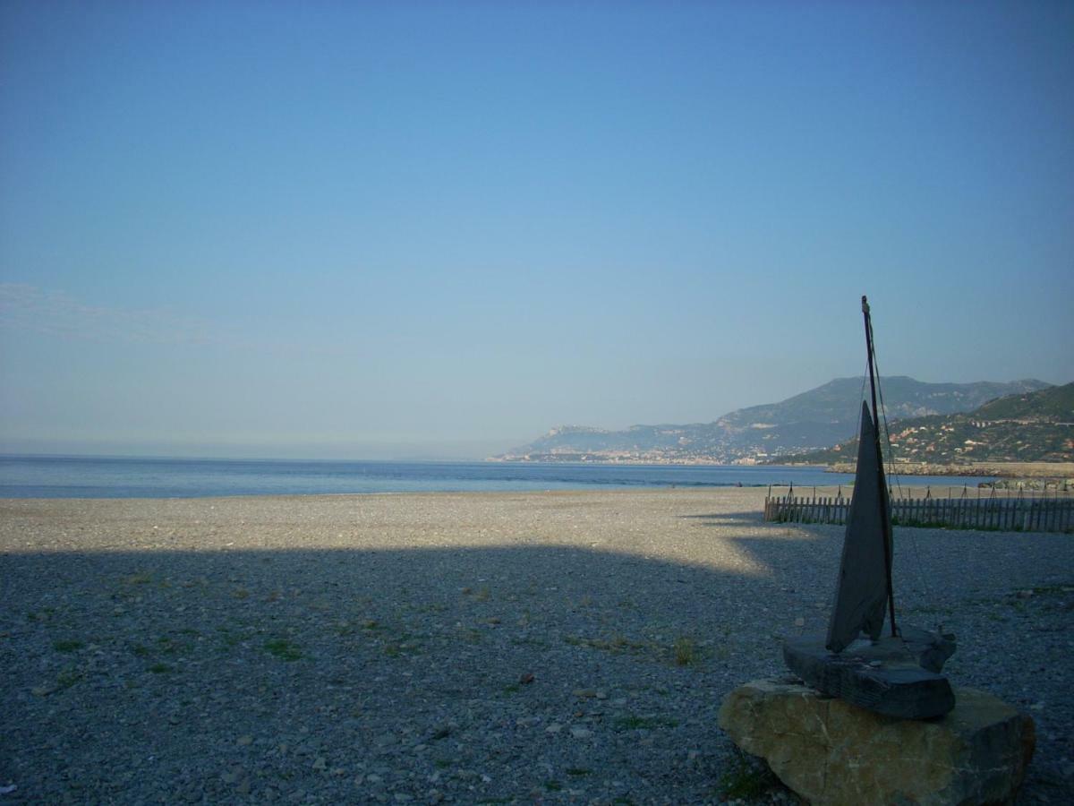 Appartamento Al Mare Di Ventimiglia Luaran gambar