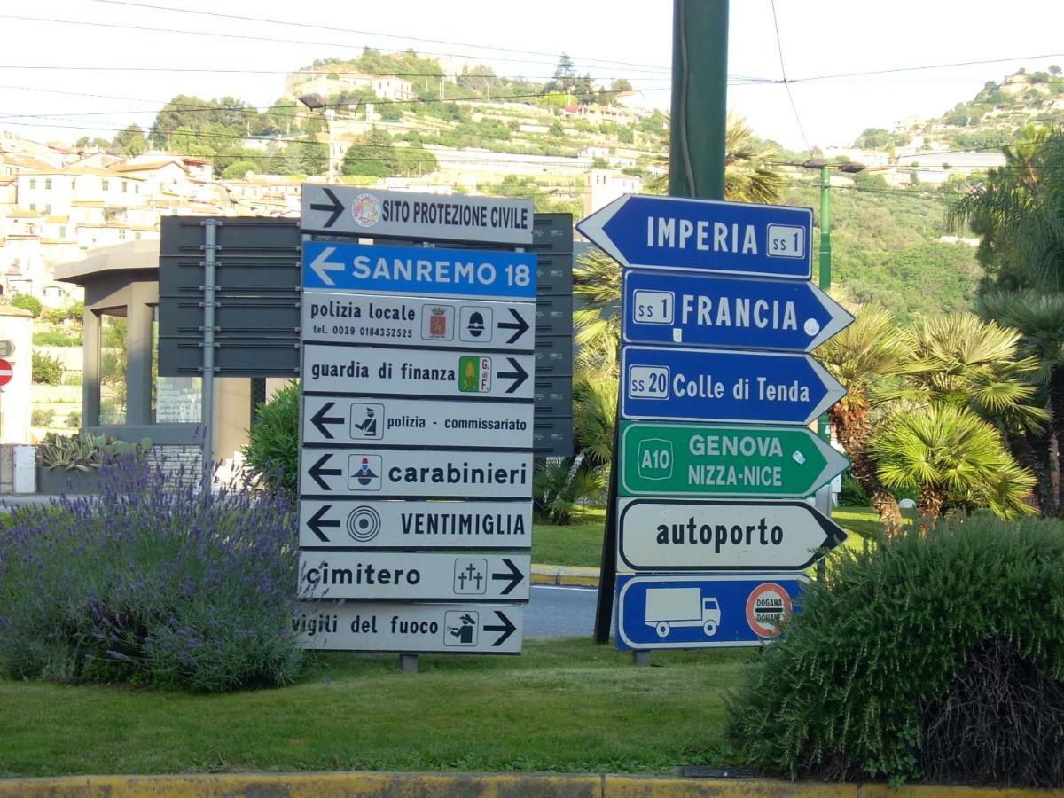 Appartamento Al Mare Di Ventimiglia Luaran gambar